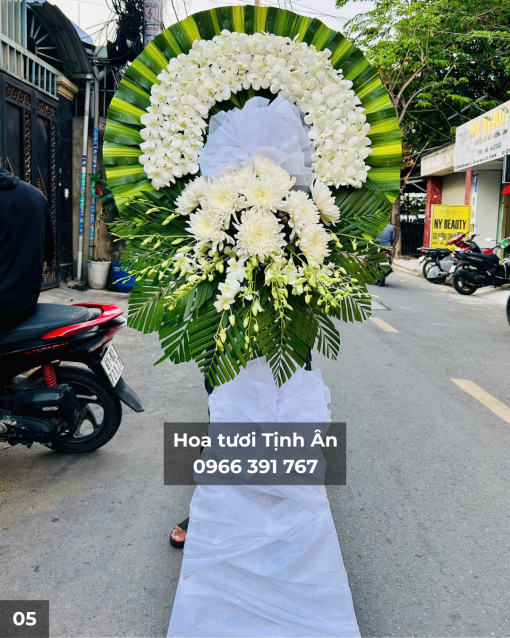 Vòng Hoa Viếng TA17